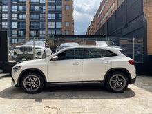 Cargar imagen en el visor de la galería, Mercedes-Benz GLA 200 Modelo 2022