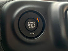 Cargar imagen en el visor de la galería, Jeep Wrangler Sport Modelo 2020