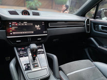 Cargar imagen en el visor de la galería, Porsche Cayenne GTS Coupé Modelo 2022
