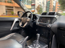 Cargar imagen en el visor de la galería, Toyota Prado TXL Modelo 2015