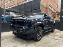 Cargar imagen en el visor de la galería, Toyota Tacoma TRD Pro Híbrida Modelo 2025