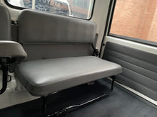 Cargar imagen en el visor de la galería, Toyota Land Cruiser Serie 70 Modelo 2016