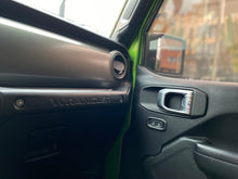 Cargar imagen en el visor de la galería, Jeep Wrangler Sport Modelo 2020