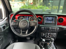 Cargar imagen en el visor de la galería, Jeep Wrangler Unlimited Modelo 2021