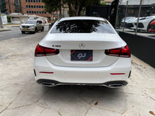Cargar imagen en el visor de la galería, Mercedes-Benz A 180 Modelo 2022