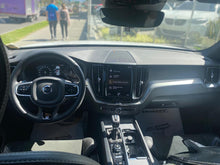 Cargar imagen en el visor de la galería, Volvo XC60 T5 R Desing Modelo 2019