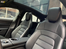 Cargar imagen en el visor de la galería, Porsche Taycan Modelo 2022