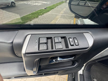 Cargar imagen en el visor de la galería, Toyota 4Runner Blindada Modelo 2023