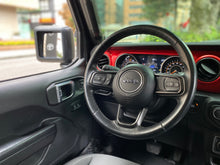 Cargar imagen en el visor de la galería, Jeep Wrangler Unlimited Modelo 2021