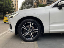 Cargar imagen en el visor de la galería, Volvo XC60 T5 R-Design Modelo 2019