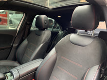 Cargar imagen en el visor de la galería, Mercedes-Benz A 180 Modelo 2022