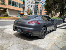 Cargar imagen en el visor de la galería, Porsche Panamera GTS Modelo 2015