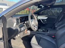Cargar imagen en el visor de la galería, Mercedes-Benz CLA 180 Modelo 2020