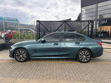 Cargar imagen en el visor de la galería, BMW 330e Modelo 2022