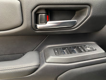 Cargar imagen en el visor de la galería, Toyota Land Cruiser Prado TXL Modelo 2025