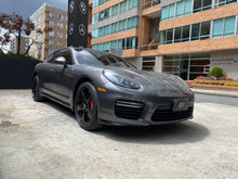 Cargar imagen en el visor de la galería, Porsche Panamera GTS Modelo 2015