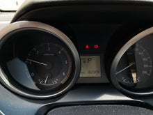 Cargar imagen en el visor de la galería, Toyota Prado TXL Modelo 2015