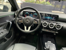 Cargar imagen en el visor de la galería, Mercedes-Benz A200 Hatchback Modelo 2022
