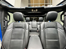 Cargar imagen en el visor de la galería, Jeep Wrangler Rubicon Sahara Modelo 2022