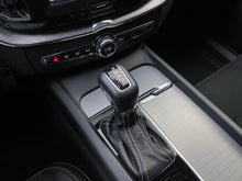 Cargar imagen en el visor de la galería, Volvo XC60 T5 R-Design Modelo 2019