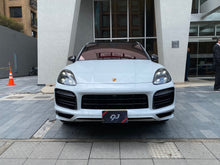 Cargar imagen en el visor de la galería, Porsche Cayenne GTS Coupé Modelo 2022