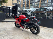 Cargar imagen en el visor de la galería, Ducati Super Sport 950 Modelo 2022