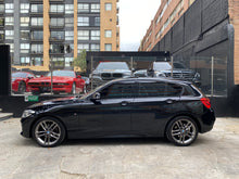 Cargar imagen en el visor de la galería, BMW 120I Paquete M Modelo 2019