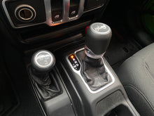 Cargar imagen en el visor de la galería, Jeep Wrangler Sport Modelo 2020