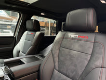 Cargar imagen en el visor de la galería, Toyota Sequoia TRD PRO Hibrida Modelo 2025