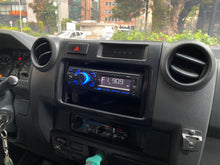Cargar imagen en el visor de la galería, Toyota Land Cruiser Serie 70 Modelo 2016