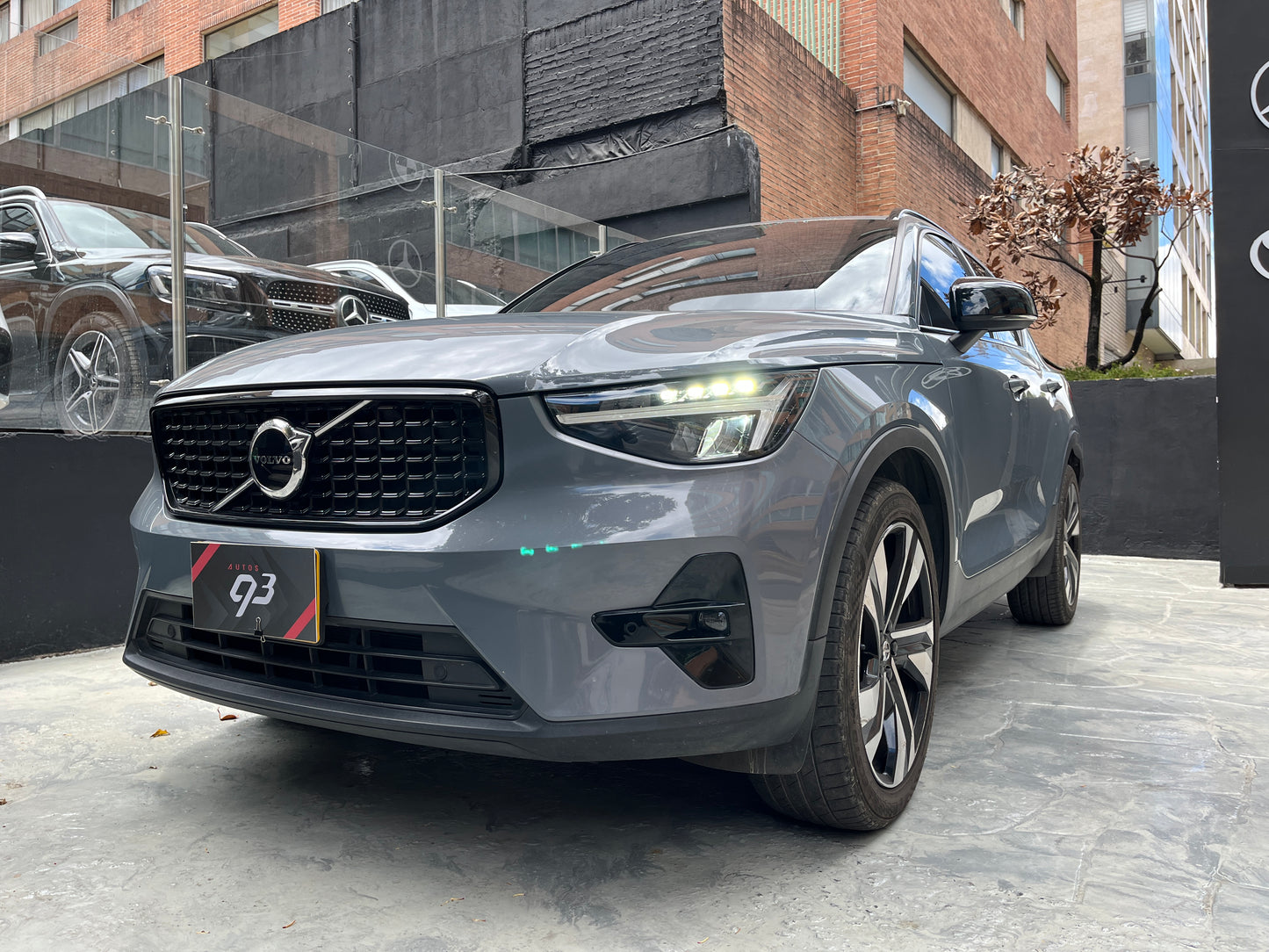 Volvo XC40 B5 AWD Hybrid Modelo 2023