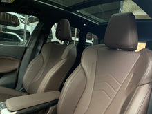 Cargar imagen en el visor de la galería, BMW IX1 xDrive30 Modelo 2025