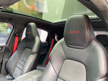 Cargar imagen en el visor de la galería, Porsche Cayenne GTS Coupé Modelo 2022