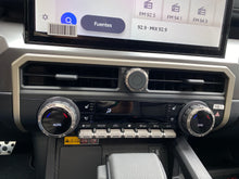 Cargar imagen en el visor de la galería, Toyota Tacoma TRD Pro Híbrida Modelo 2025