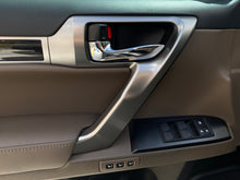 Cargar imagen en el visor de la galería, Lexus GX 460 Modelo 2022