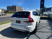 Cargar imagen en el visor de la galería, Volvo XC60 T5 R Desing Modelo 2019