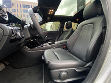 Cargar imagen en el visor de la galería, Mercedes-Benz A 200 HatchBack Modelo 2022
