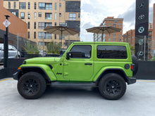 Cargar imagen en el visor de la galería, Jeep Wrangler Sport Modelo 2020
