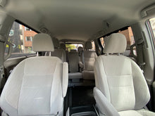 Cargar imagen en el visor de la galería, Toyota Sienna LE Modelo 2019