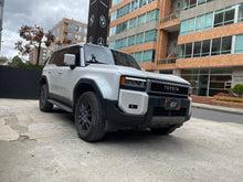 Cargar imagen en el visor de la galería, Toyota Land Cruiser Prado TXL Modelo 2025