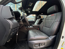 Cargar imagen en el visor de la galería, Toyota Sequoia TRD PRO Hibrida Modelo 2025