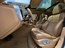 Cargar imagen en el visor de la galería, Porsche Cayenne Platinum Edition Modelo 2017