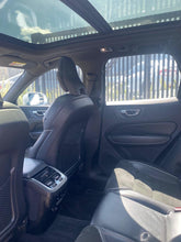 Cargar imagen en el visor de la galería, Volvo XC60 T5 R Desing Modelo 2019
