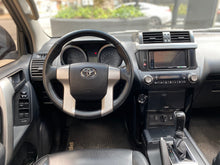 Cargar imagen en el visor de la galería, Toyota Prado TXL Modelo 2015