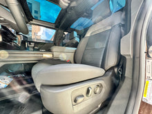 Cargar imagen en el visor de la galería, GMC Hummer EV SUV Blindada Modelo 2025