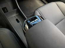 Cargar imagen en el visor de la galería, Volvo EX30 Recharge Plus Modelo 2024