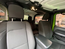 Cargar imagen en el visor de la galería, Jeep Wrangler Sport Modelo 2020