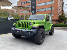 Cargar imagen en el visor de la galería, Jeep Wrangler Sport Modelo 2020