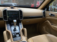 Cargar imagen en el visor de la galería, Porsche Cayenne Platinum Edition Modelo 2017