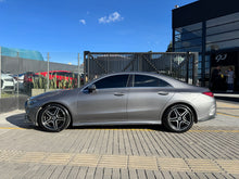 Cargar imagen en el visor de la galería, Mercedes-Benz CLA 180 Modelo 2020